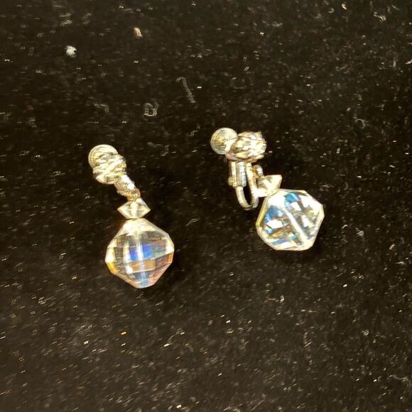 Vintage Screw Back Crystal Drop Earrings - Picture 4 of 4